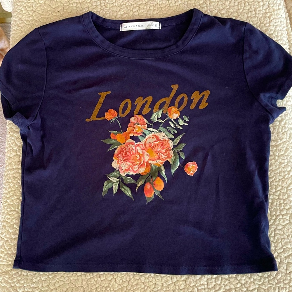 NWOT ALTAR’D STATE LONDON GRAPHIC FLORAL BABY TEE